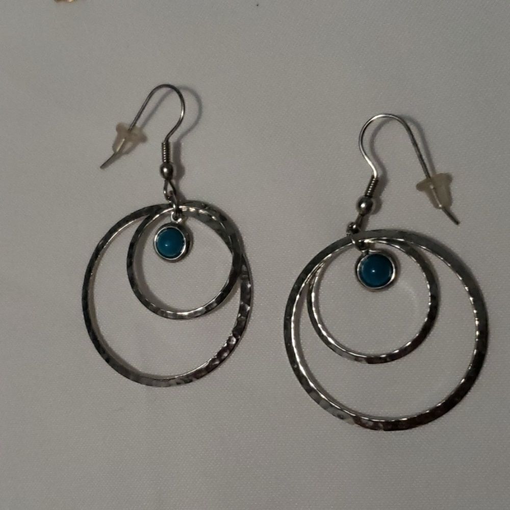 2 pair of dangle earrings